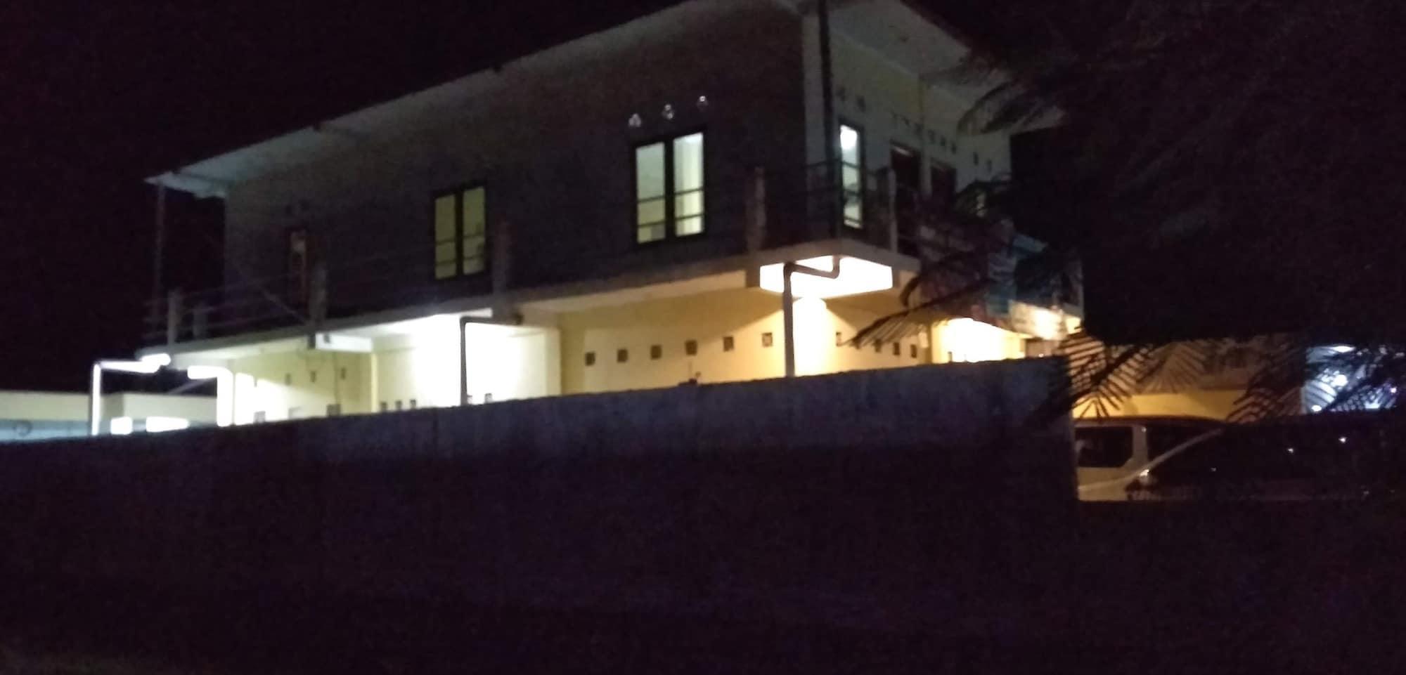 鲁玛辛加佩兹亚拉甘朱兰酒店 班图尔 外观 照片